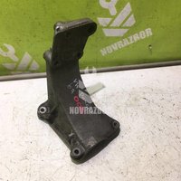 Кронштейн двигателя правый VW Passat  B3  1988-1993