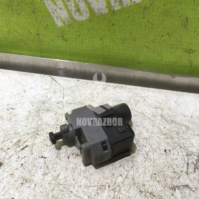 Датчик включения стопсигнала Ford Mondeo 2 96-00 Датчик включения стопсигнала Ford Mondeo 2 96-00