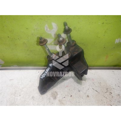 Кронштейн двигателя правый Opel Vectra B 1995-1999