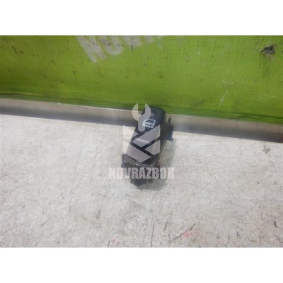 Кнопка центрального замка Toyota Highlander I 01-06