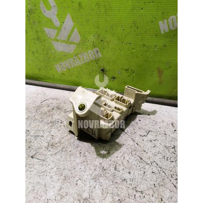 Блок предохранителей Toyota Highlander I 01-06