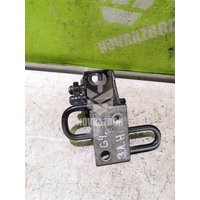 Петля двери задней левой нижняя VW Golf 4 Bora 97-05