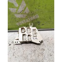 Блок предохранителей Toyota Highlander I 01-06