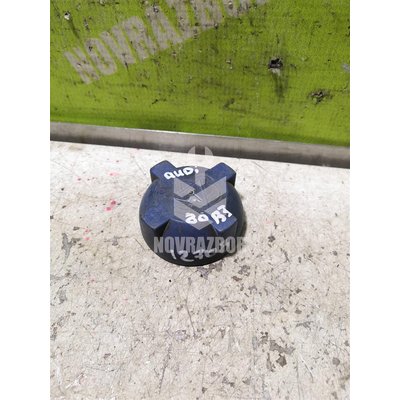 Крышка расширительного бачка Audi 80  90  B3  86-91