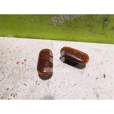 Повторитель на крыло желтый Renault Megane 96-99 Повторитель на крыло желтый Renault Megane 96-99