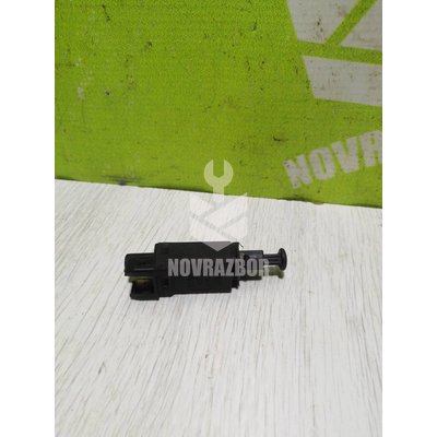 Датчик включения стопсигнала VW Golf 3 Vento 91-97 Датчик включения стопсигнала VW Golf 3 Vento 91-97