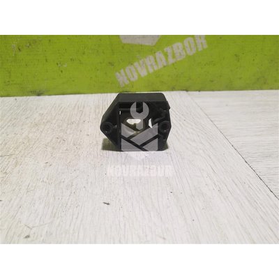 Кронштейн радиатора VW Polo Classic 95-02 Кронштейн радиатора VW Polo Classic 95-02