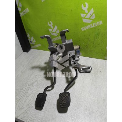 Блок педалей Audi 80  90  B3  86-91