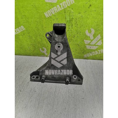 Кронштейн двигателя правый Audi A6 C5 97-04 Кронштейн двигателя правый Audi A6 C5 97-04