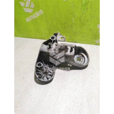 Кронштейн опоры двигателя VW Passat B5+ 00-05 Кронштейн опоры двигателя VW Passat B5+ 00-05