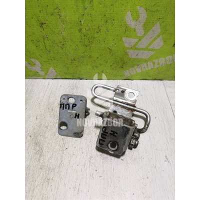 Петля двери передней правой нижняя Seat Ibiza 4 2002-2008 Петля двери передней правой нижняя Seat Ibiza 4 2002-2008