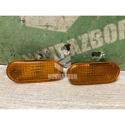 Повторитель на крыло желтый VW Passat B4 94-96