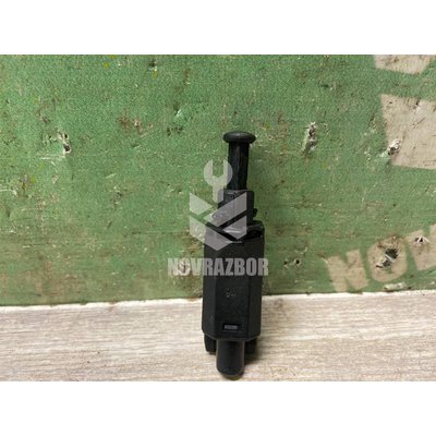 Датчик включения стопсигнала VW Golf 2 Jetta 2 83-92 Датчик включения стопсигнала VW Golf 2 Jetta 2 83-92