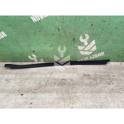 Уплотнитель стекла двери VW Golf 4 Bora 97-05