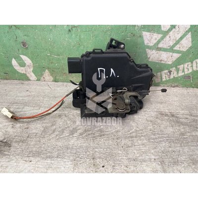 Замок двери передней левой VW Passat B5 96-00 Замок двери передней левой VW Passat B5 96-00