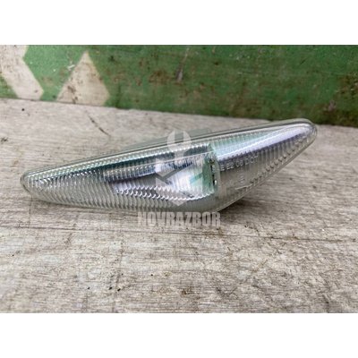 Повторитель на крыло правый белый BMW X6 E71 2008-2014 Повторитель на крыло правый белый BMW X6 E71 2008-2014