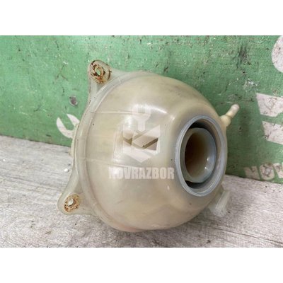 Бачок расширительный VW Golf 3 Vento 91-97 Бачок расширительный VW Golf 3 Vento 91-97