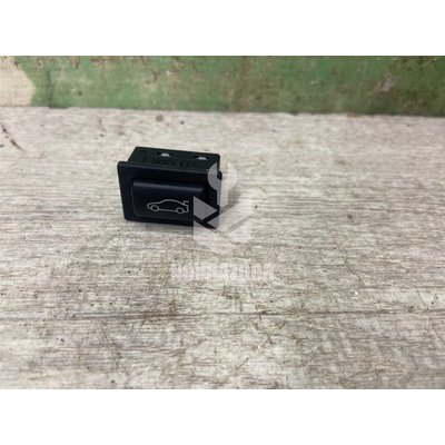 Кнопка открывания багажника BMW 1-серия E82/E88 2006> Кнопка открывания багажника BMW 1-серия E82/E88 2006>