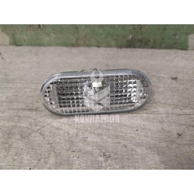 Повторитель на крыло белый VW Passat B5 96-00