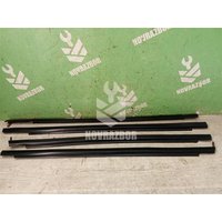 Молдинг стекла Mitsubishi Space Wagon (N3,N4) 1991-2000