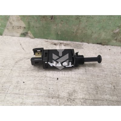 Датчик включения стопсигнала VW Golf 2 Jetta 2 83-92 Датчик включения стопсигнала VW Golf 2 Jetta 2 83-92