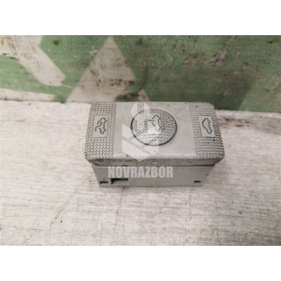 Кнопка люка VW Golf 3 Vento 91-97