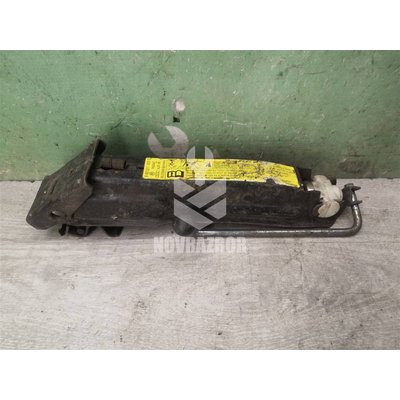 Домкрат VW Passat B4 94-96 Домкрат VW Passat B4 94-96