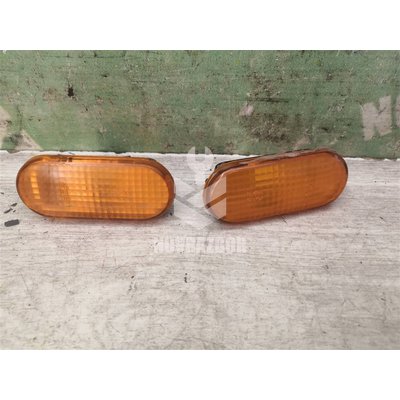 Повторитель на крыло желтый VW Passat B4 94-96 Повторитель на крыло желтый VW Passat B4 94-96