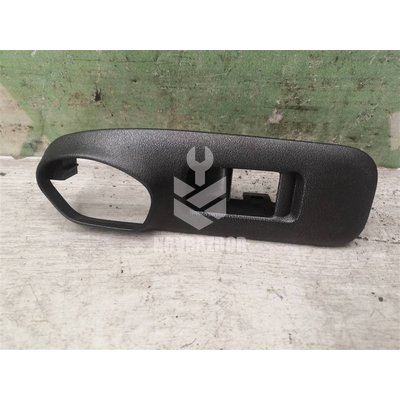 Накладка (кузов внутри) Nissan Primera P11 96-02