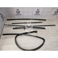 Уплотнитель стекла двери Opel Astra H / Family 2004 >