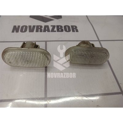 Повторитель на крыло белый Renault Logan 2005-2014