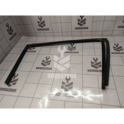 Уплотнитель стекла двери Ford Fusion 2002 >