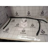 Уплотнитель стекла двери Ford Fusion 2002 >