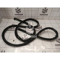 Уплотнитель Suzuki SX4 2006-2013