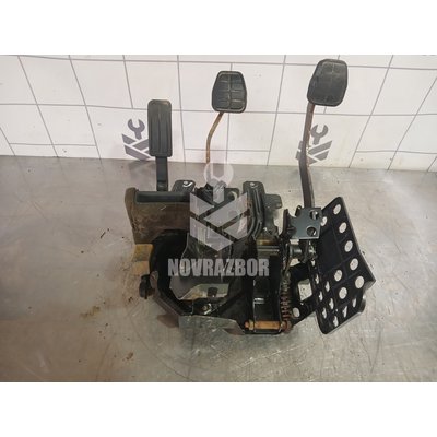 Блок педалей VW Passat B3 1988-1993 Блок педалей VW Passat B3 1988-1993