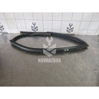 Уплотнитель стекла двери Suzuki SX4 2006-2013