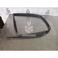 Уплотнитель стекла двери Suzuki SX4 2006-2013