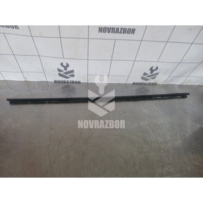 Накладка стекла заднего правого Mazda Mazda 3  BK  02-09