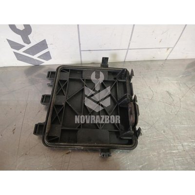 Крышка блока предохранителей VW Golf 4 Bora 97-05 Крышка блока предохранителей VW Golf 4 Bora 97-05