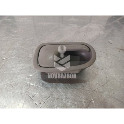 Ручка двери внутренняя правая Mazda 626 (GE) 1992-1997 Ручка двери внутренняя правая Mazda 626 (GE) 1992-1997