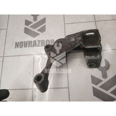 Кронштейн Audi 80  90  B3  86-91