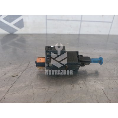 Датчик включения стопсигнала Opel Vectra B 1999-2002 Датчик включения стопсигнала Opel Vectra B 1999-2002