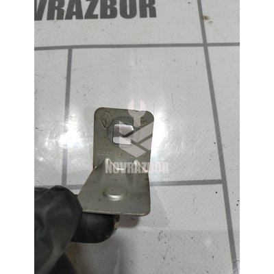 Кронштейн крепления крыла Renault Clio 3 2005-2012 Кронштейн крепления крыла Renault Clio 3 2005-2012