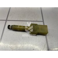 Датчик включения стопсигнала Audi 80  90  B3  86-91