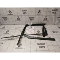 Уплотнитель стекла двери Skoda Yeti 2009-2018