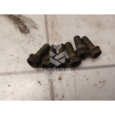 Болт маховика VW Passat B3 1988-1993 Болт маховика VW Passat B3 1988-1993