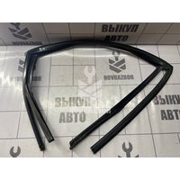 Уплотнитель стекла двери Ford Fiesta 2001-2007