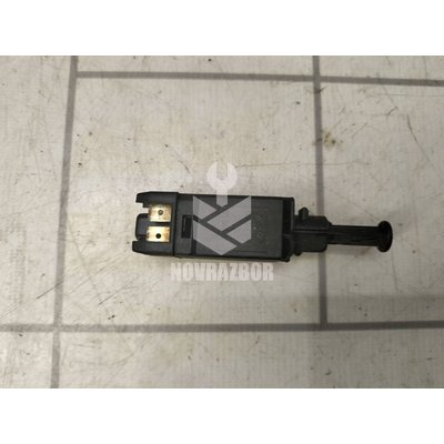 Датчик включения стопсигнала VW Golf 2 Jetta 2 83-92 Датчик включения стопсигнала VW Golf 2 Jetta 2 83-92