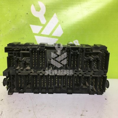 Блок предохранителей VW Passat B3 1988-1993 Блок предохранителей VW Passat B3 1988-1993