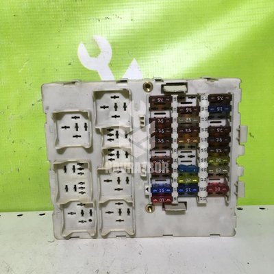 Блок предохранителей Ford Tourneo Connect 02-13 Блок предохранителей Ford Tourneo Connect 02-13